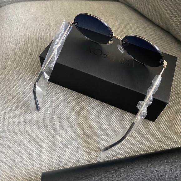 WILDFOX Sunglasses - Picture 4 of 6